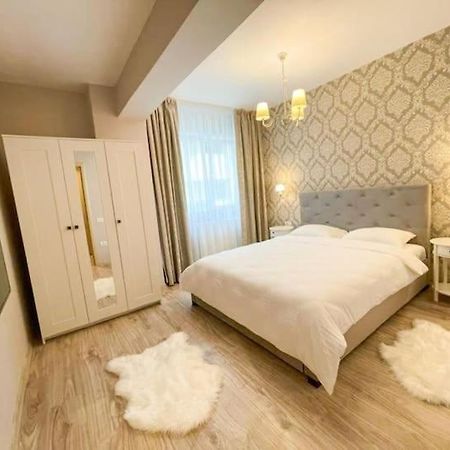 Vega Apartment By Moonlight Mamaia Exterior photo