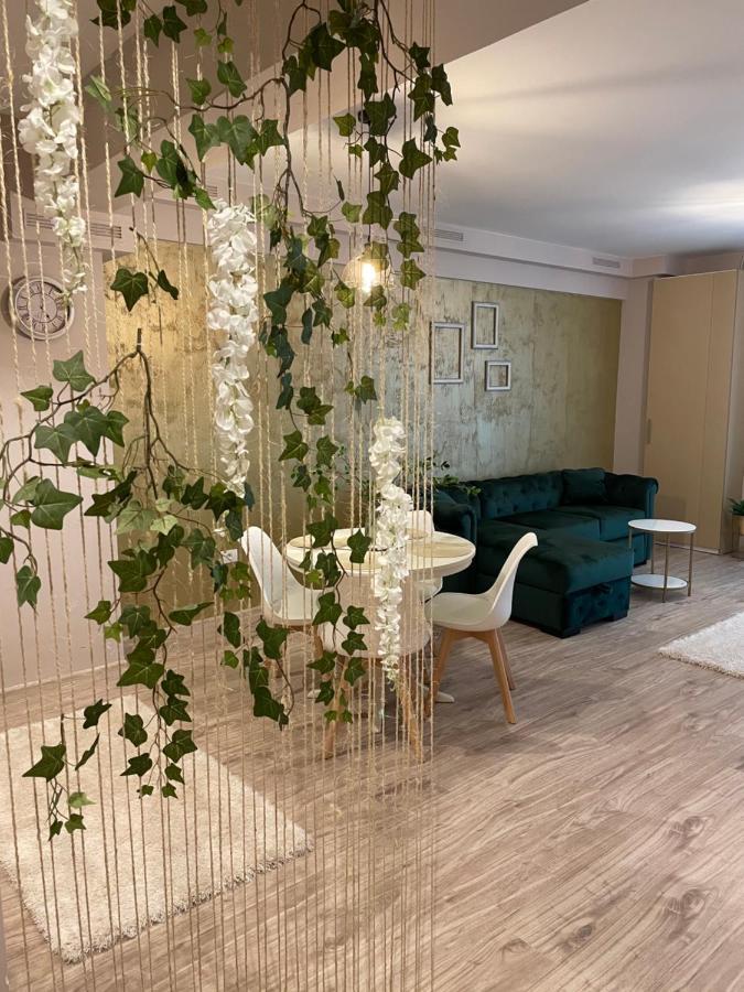 Vega Apartment By Moonlight Mamaia Exterior photo